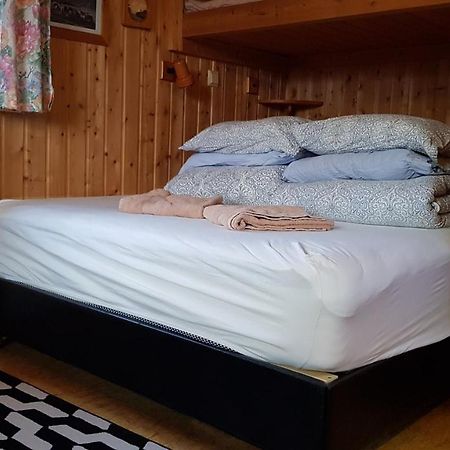 Cozy Cabin In The Woods Селфос Екстериор снимка